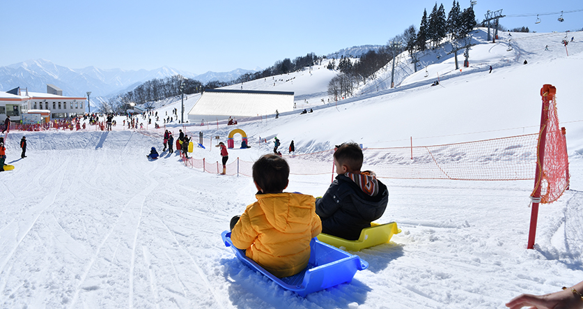 Even beginners can enjoy playing in the snow park.