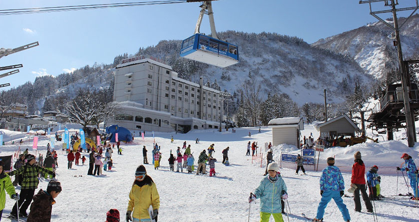 8-minute walk from Echigo-Yuzawa Station